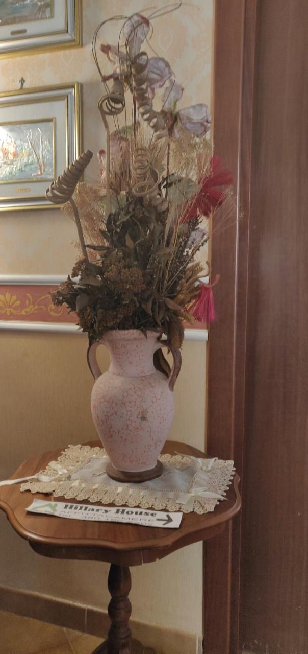 菲乌米奇诺 希拉里旅馆酒店 外观 照片
